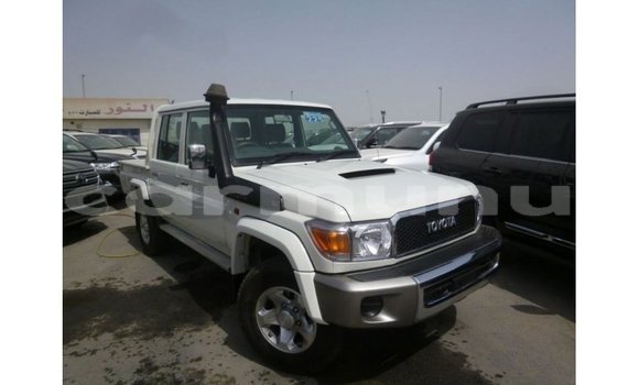 Buy Import Toyota Land Cruiser White Car in Import - Dubai in Region of Bouenza Buy Import Toyota Land Cruiser White Car in Import - Dubai in Region of Bouenza