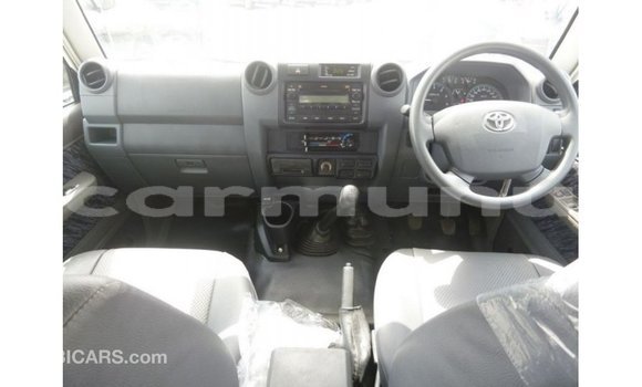 Buy Import Toyota Land Cruiser White Car in Import - Dubai in Region of Bouenza Buy Import Toyota Land Cruiser White Car in Import - Dubai in Region of Bouenza