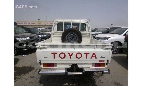 Buy Import Toyota Land Cruiser White Car in Import - Dubai in Region of Bouenza Buy Import Toyota Land Cruiser White Car in Import - Dubai in Region of Bouenza