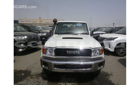 Buy Import Toyota Land Cruiser White Car in Import - Dubai in Region of Bouenza Buy Import Toyota Land Cruiser White Car in Import - Dubai in Region of Bouenza