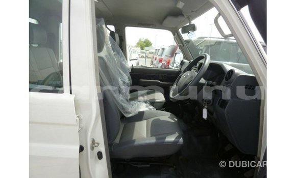 Buy Import Toyota Land Cruiser White Car in Import - Dubai in Region of Bouenza Buy Import Toyota Land Cruiser White Car in Import - Dubai in Region of Bouenza