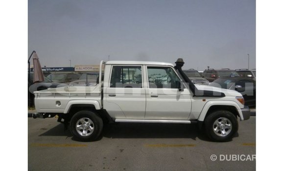 Buy Import Toyota Land Cruiser White Car in Import - Dubai in Region of Bouenza Buy Import Toyota Land Cruiser White Car in Import - Dubai in Region of Bouenza