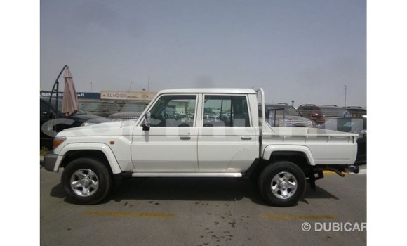 Buy Import Toyota Land Cruiser White Car in Import - Dubai in Region of Bouenza Buy Import Toyota Land Cruiser White Car in Import - Dubai in Region of Bouenza