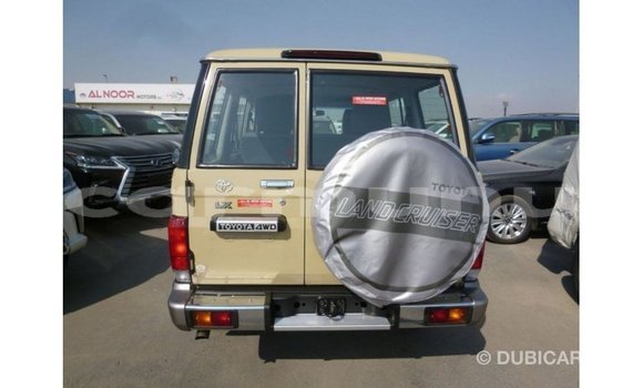 Buy Import Toyota Land Cruiser Beige Car in Import - Dubai in Region of Bouenza Buy Import Toyota Land Cruiser Beige Car in Import - Dubai in Region of Bouenza