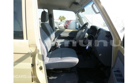 Buy Import Toyota Land Cruiser Beige Car in Import - Dubai in Region of Bouenza Buy Import Toyota Land Cruiser Beige Car in Import - Dubai in Region of Bouenza