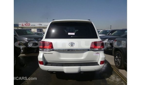 Acheter Import Voiture Toyota Land Cruiser Blanc à Import - Dubai, Région de la Bouenza Acheter Import Voiture Toyota Land Cruiser Blanc à Import - Dubai, Région de la Bouenza