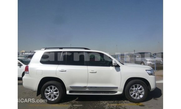 Acheter Import Voiture Toyota Land Cruiser Blanc à Import - Dubai, Région de la Bouenza Acheter Import Voiture Toyota Land Cruiser Blanc à Import - Dubai, Région de la Bouenza