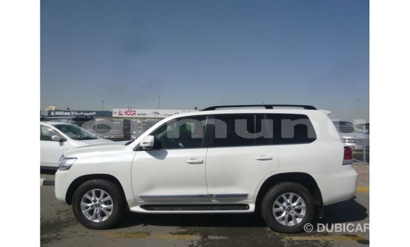 Acheter Import Voiture Toyota Land Cruiser Blanc à Import - Dubai, Région de la Bouenza Acheter Import Voiture Toyota Land Cruiser Blanc à Import - Dubai, Région de la Bouenza