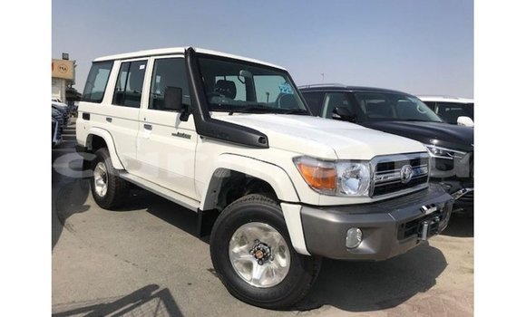 Acheter Import Voiture Toyota Land Cruiser Blanc à Import - Dubai, Région de la Bouenza Acheter Import Voiture Toyota Land Cruiser Blanc à Import - Dubai, Région de la Bouenza