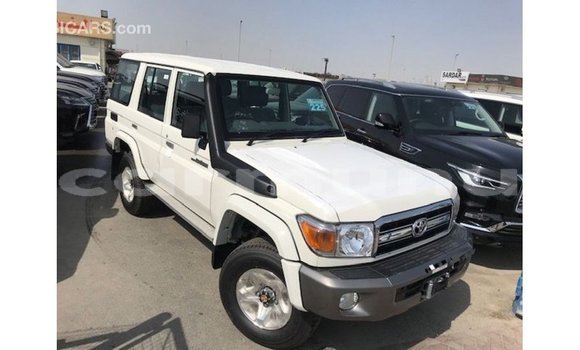 Acheter Import Voiture Toyota Land Cruiser Blanc à Import - Dubai, Région de la Bouenza Acheter Import Voiture Toyota Land Cruiser Blanc à Import - Dubai, Région de la Bouenza