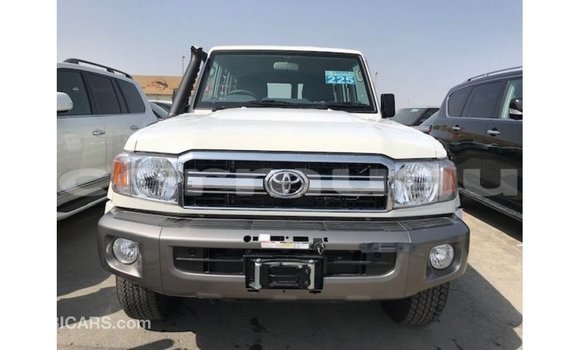 Acheter Import Voiture Toyota Land Cruiser Blanc à Import - Dubai, Région de la Bouenza Acheter Import Voiture Toyota Land Cruiser Blanc à Import - Dubai, Région de la Bouenza