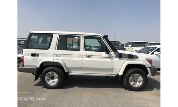 Acheter Import Voiture Toyota Land Cruiser Blanc à Import - Dubai, Région de la Bouenza Acheter Import Voiture Toyota Land Cruiser Blanc à Import - Dubai, Région de la Bouenza