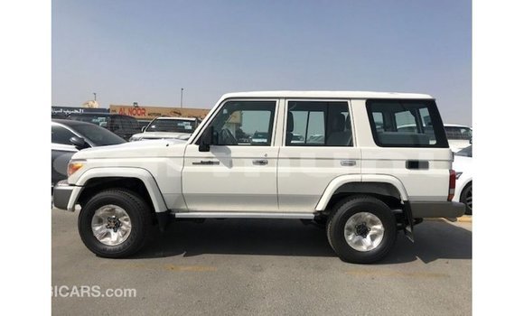 Acheter Import Voiture Toyota Land Cruiser Blanc à Import - Dubai, Région de la Bouenza Acheter Import Voiture Toyota Land Cruiser Blanc à Import - Dubai, Région de la Bouenza