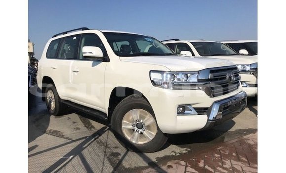 Buy Import Toyota Land Cruiser White Car in Import - Dubai in Region of Bouenza Buy Import Toyota Land Cruiser White Car in Import - Dubai in Region of Bouenza