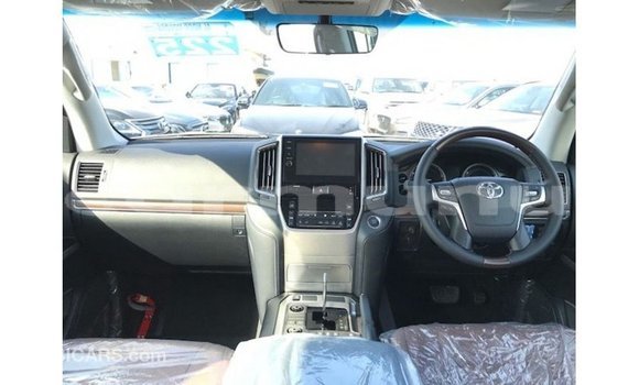 Buy Import Toyota Land Cruiser White Car in Import - Dubai in Region of Bouenza Buy Import Toyota Land Cruiser White Car in Import - Dubai in Region of Bouenza