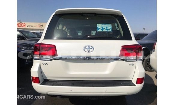 Buy Import Toyota Land Cruiser White Car in Import - Dubai in Region of Bouenza Buy Import Toyota Land Cruiser White Car in Import - Dubai in Region of Bouenza