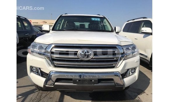 Buy Import Toyota Land Cruiser White Car in Import - Dubai in Region of Bouenza Buy Import Toyota Land Cruiser White Car in Import - Dubai in Region of Bouenza