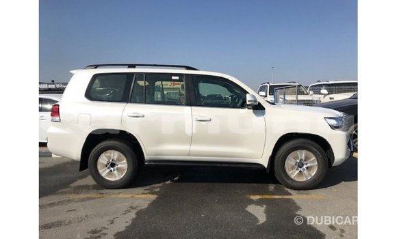 Buy Import Toyota Land Cruiser White Car in Import - Dubai in Region of Bouenza Buy Import Toyota Land Cruiser White Car in Import - Dubai in Region of Bouenza