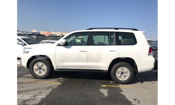 Buy Import Toyota Land Cruiser White Car in Import - Dubai in Region of Bouenza Buy Import Toyota Land Cruiser White Car in Import - Dubai in Region of Bouenza