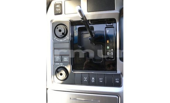 Buy Import Toyota Land Cruiser White Car in Import - Dubai in Region of Bouenza Buy Import Toyota Land Cruiser White Car in Import - Dubai in Region of Bouenza