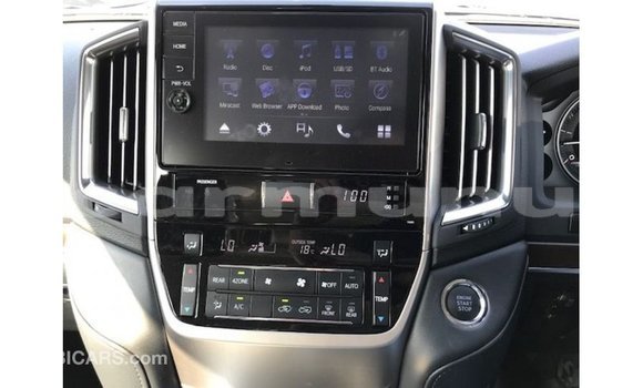 Buy Import Toyota Land Cruiser White Car in Import - Dubai in Region of Bouenza Buy Import Toyota Land Cruiser White Car in Import - Dubai in Region of Bouenza