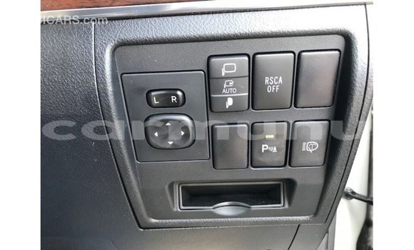 Buy Import Toyota Land Cruiser White Car in Import - Dubai in Region of Bouenza Buy Import Toyota Land Cruiser White Car in Import - Dubai in Region of Bouenza