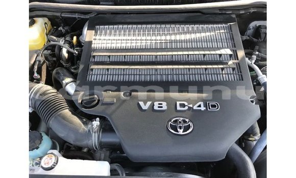 Buy Import Toyota Land Cruiser White Car in Import - Dubai in Region of Bouenza Buy Import Toyota Land Cruiser White Car in Import - Dubai in Region of Bouenza