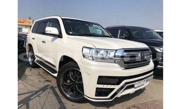 Buy Import Toyota Land Cruiser White Car in Import - Dubai in Region of Bouenza Buy Import Toyota Land Cruiser White Car in Import - Dubai in Region of Bouenza