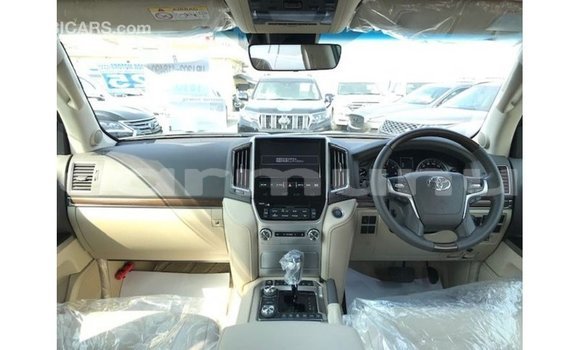 Buy Import Toyota Land Cruiser White Car in Import - Dubai in Region of Bouenza Buy Import Toyota Land Cruiser White Car in Import - Dubai in Region of Bouenza