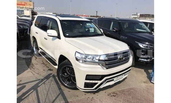Buy Import Toyota Land Cruiser White Car in Import - Dubai in Region of Bouenza Buy Import Toyota Land Cruiser White Car in Import - Dubai in Region of Bouenza