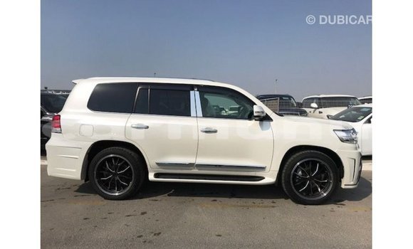 Buy Import Toyota Land Cruiser White Car in Import - Dubai in Region of Bouenza Buy Import Toyota Land Cruiser White Car in Import - Dubai in Region of Bouenza
