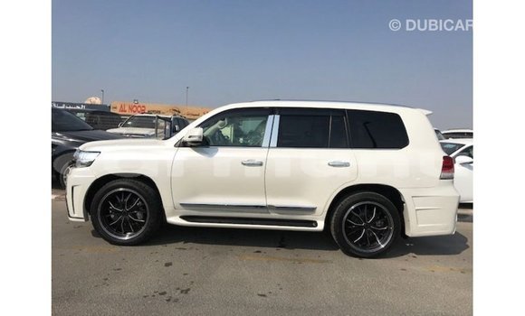 Buy Import Toyota Land Cruiser White Car in Import - Dubai in Region of Bouenza Buy Import Toyota Land Cruiser White Car in Import - Dubai in Region of Bouenza
