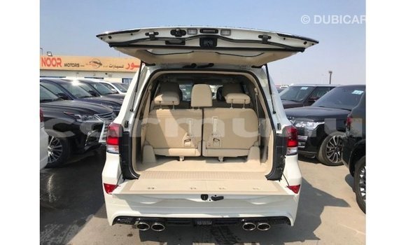 Buy Import Toyota Land Cruiser White Car in Import - Dubai in Region of Bouenza Buy Import Toyota Land Cruiser White Car in Import - Dubai in Region of Bouenza
