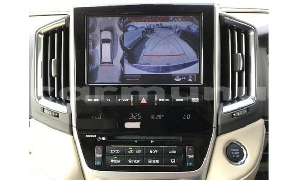 Buy Import Toyota Land Cruiser White Car in Import - Dubai in Region of Bouenza Buy Import Toyota Land Cruiser White Car in Import - Dubai in Region of Bouenza