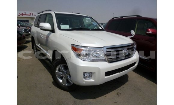 Buy Import Toyota Land Cruiser White Car in Import - Dubai in Region of Bouenza Buy Import Toyota Land Cruiser White Car in Import - Dubai in Region of Bouenza