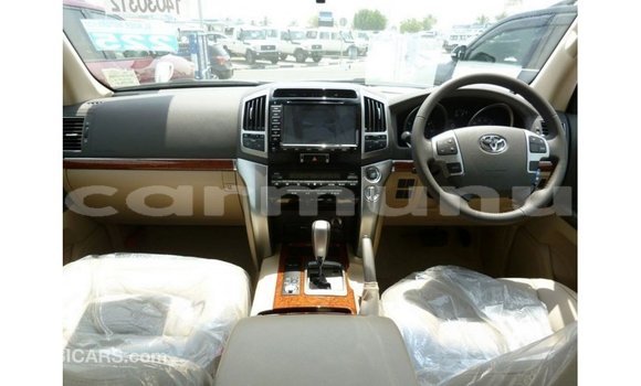 Buy Import Toyota Land Cruiser White Car in Import - Dubai in Region of Bouenza Buy Import Toyota Land Cruiser White Car in Import - Dubai in Region of Bouenza