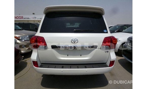 Buy Import Toyota Land Cruiser White Car in Import - Dubai in Region of Bouenza Buy Import Toyota Land Cruiser White Car in Import - Dubai in Region of Bouenza