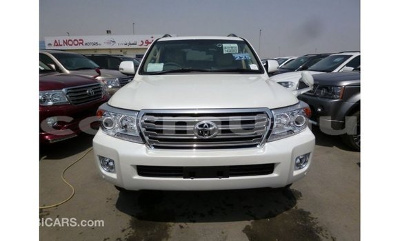 Buy Import Toyota Land Cruiser White Car in Import - Dubai in Region of Bouenza Buy Import Toyota Land Cruiser White Car in Import - Dubai in Region of Bouenza