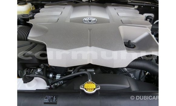 Buy Import Toyota Land Cruiser White Car in Import - Dubai in Region of Bouenza Buy Import Toyota Land Cruiser White Car in Import - Dubai in Region of Bouenza