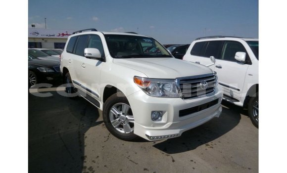 Acheter Import Voiture Toyota Land Cruiser Blanc à Import - Dubai, Région de la Bouenza Acheter Import Voiture Toyota Land Cruiser Blanc à Import - Dubai, Région de la Bouenza