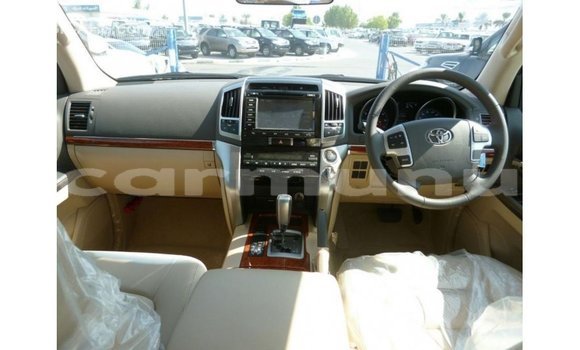 Acheter Import Voiture Toyota Land Cruiser Blanc à Import - Dubai, Région de la Bouenza Acheter Import Voiture Toyota Land Cruiser Blanc à Import - Dubai, Région de la Bouenza
