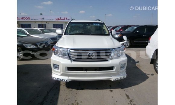 Acheter Import Voiture Toyota Land Cruiser Blanc à Import - Dubai, Région de la Bouenza Acheter Import Voiture Toyota Land Cruiser Blanc à Import - Dubai, Région de la Bouenza