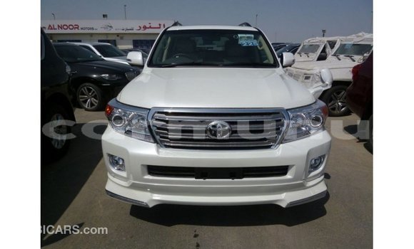 Acheter Import Voiture Toyota Land Cruiser Blanc à Import - Dubai, Région de la Bouenza Acheter Import Voiture Toyota Land Cruiser Blanc à Import - Dubai, Région de la Bouenza