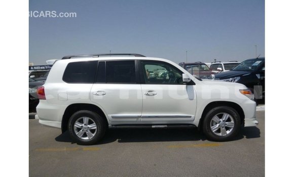 Acheter Import Voiture Toyota Land Cruiser Blanc à Import - Dubai, Région de la Bouenza Acheter Import Voiture Toyota Land Cruiser Blanc à Import - Dubai, Région de la Bouenza