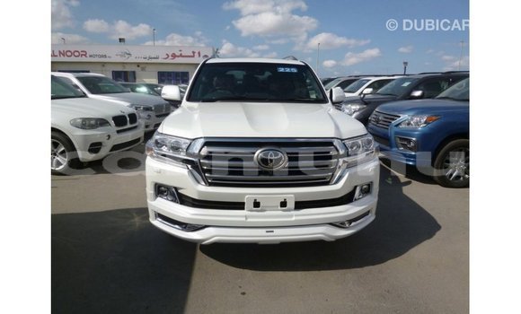 Buy Import Toyota Land Cruiser White Car in Import - Dubai in Region of Bouenza Buy Import Toyota Land Cruiser White Car in Import - Dubai in Region of Bouenza