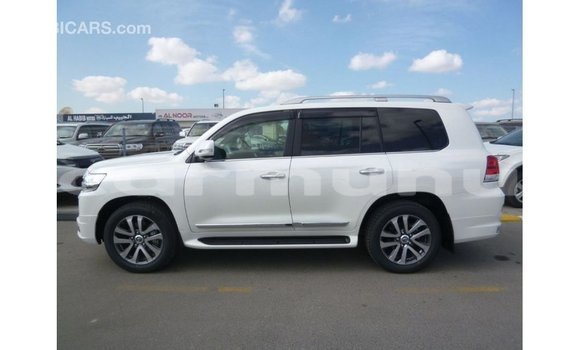 Buy Import Toyota Land Cruiser White Car in Import - Dubai in Region of Bouenza Buy Import Toyota Land Cruiser White Car in Import - Dubai in Region of Bouenza