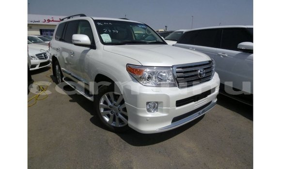 Buy Import Toyota Land Cruiser White Car in Import - Dubai in Region of Bouenza Buy Import Toyota Land Cruiser White Car in Import - Dubai in Region of Bouenza