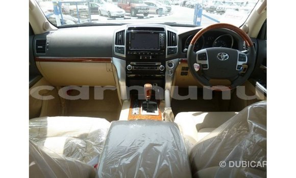 Buy Import Toyota Land Cruiser White Car in Import - Dubai in Region of Bouenza Buy Import Toyota Land Cruiser White Car in Import - Dubai in Region of Bouenza