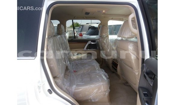 Buy Import Toyota Land Cruiser White Car in Import - Dubai in Region of Bouenza Buy Import Toyota Land Cruiser White Car in Import - Dubai in Region of Bouenza
