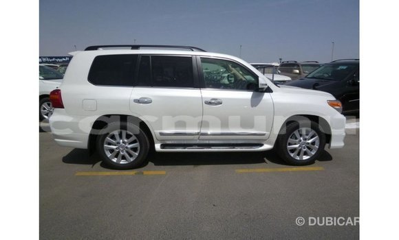 Buy Import Toyota Land Cruiser White Car in Import - Dubai in Region of Bouenza Buy Import Toyota Land Cruiser White Car in Import - Dubai in Region of Bouenza